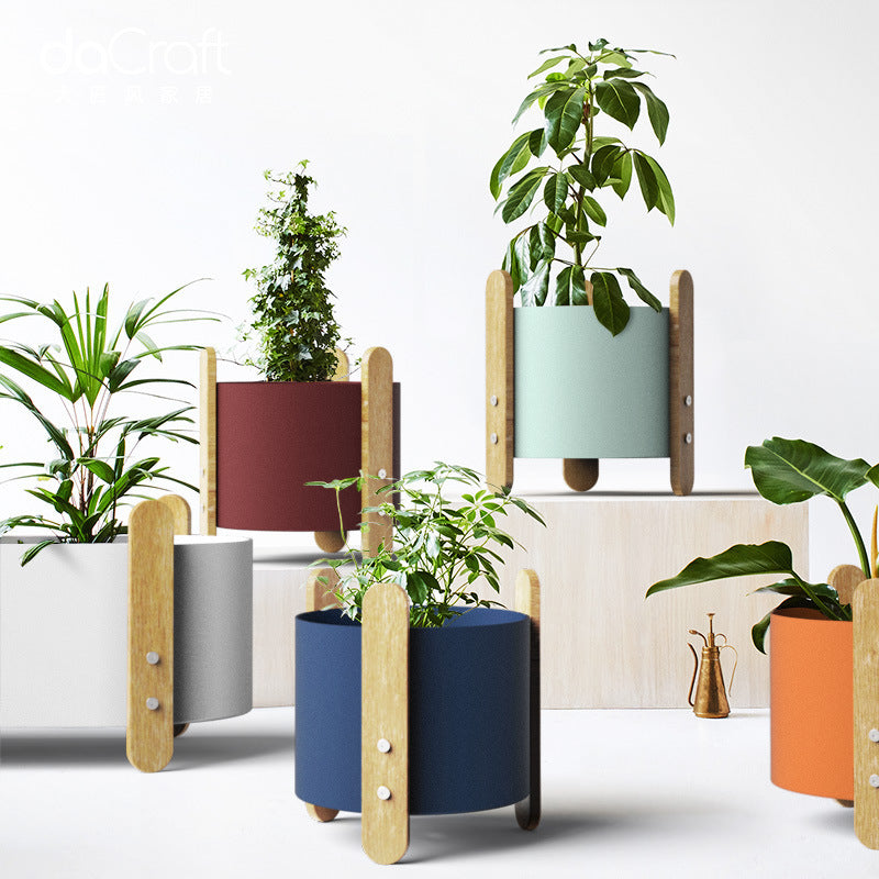 plant pot stilts Metal Pot on Stilts